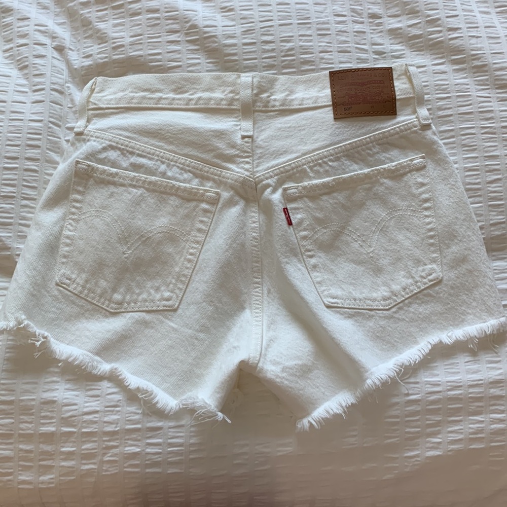 Levi’s 501 Shorts In White - image 5